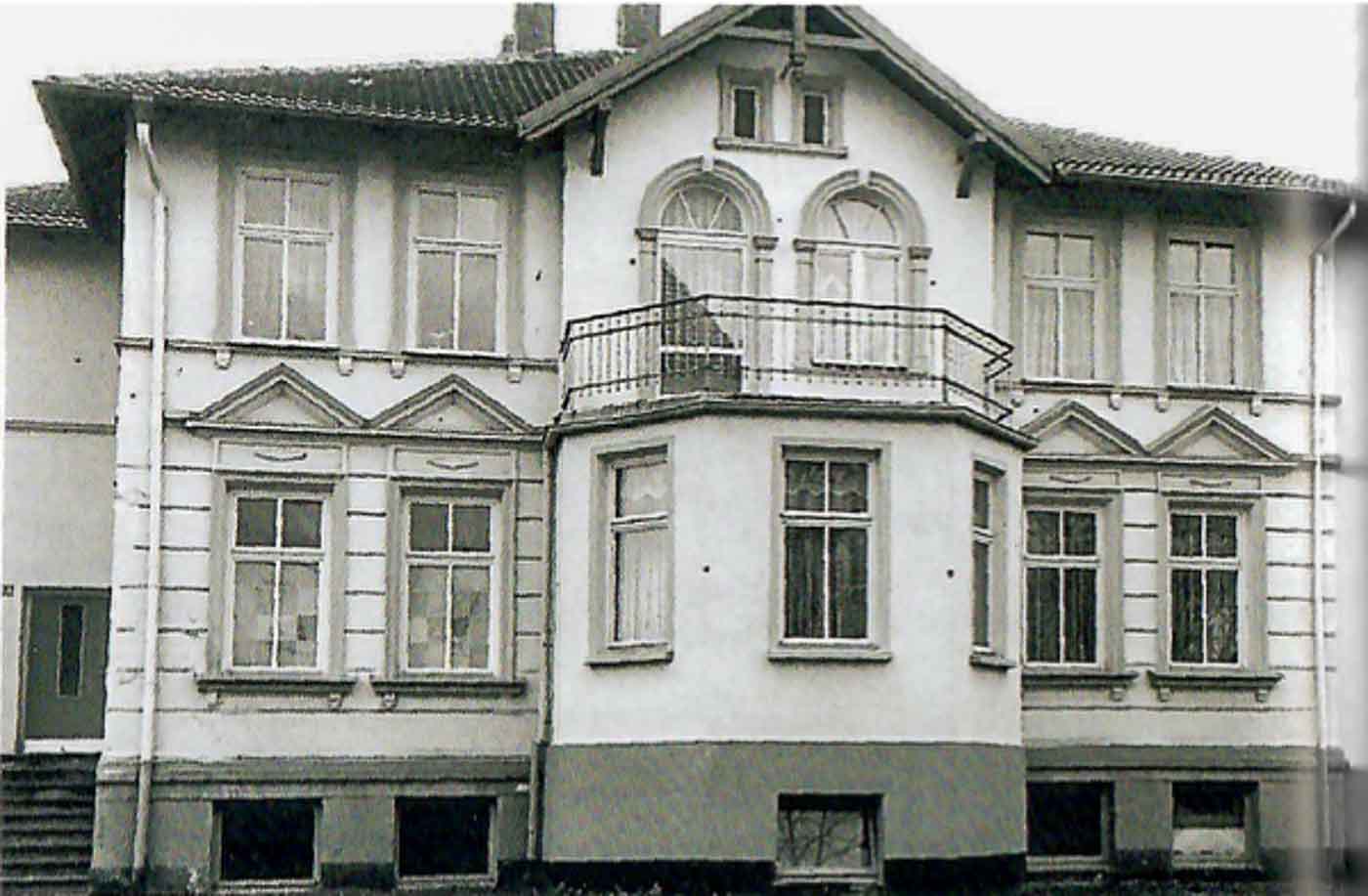1990